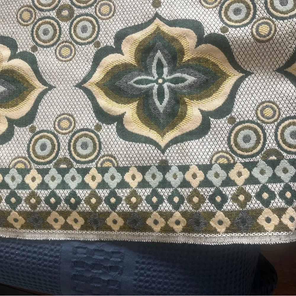 Vintage Jacquard Tapestry Tablecloth / Throw – Medallion Pattern